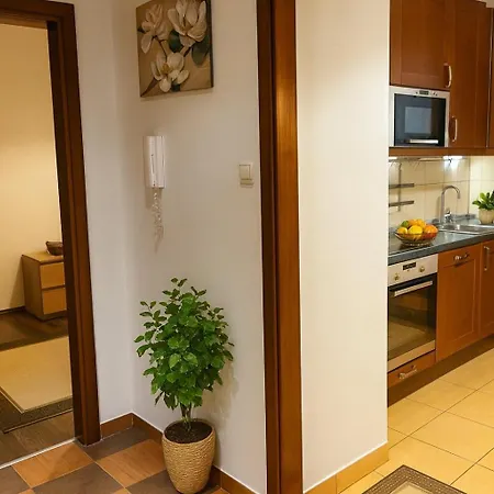 Modern Malborska,14, Metro&mall, Parking&smarttv