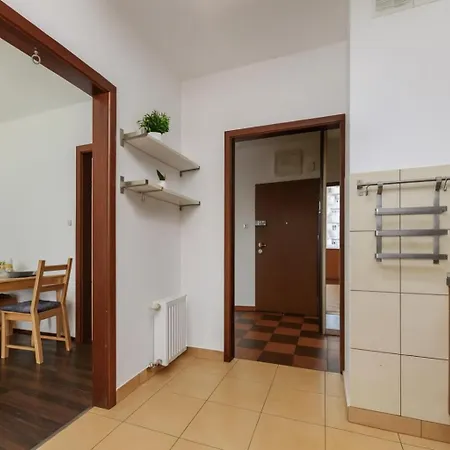 Modern Malborska,14, Metro&mall, Parking&smarttv ורשה